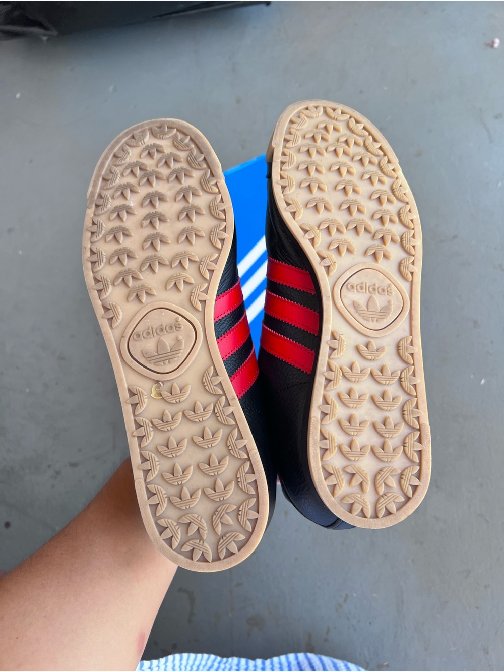 adidas Originals Samoa Black Red Gum Leather Sneakers Men's Size 8 IG1806 - Picture 4 of 4